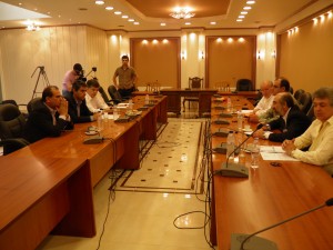 Σύσκεψη Δημάρχων και Περιφερειάρχη για τα κέντρα κράτησης μεταναστών