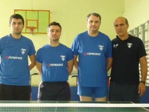 Η ομάδα ανδρών του Εθνικού Αλεξ/πολης . Από αριστερά Ανδρέας Νικολακάκης, Ιωάννης Κιλκισλής, Ιωάννης Ακούδη και ο προπονητής Παράσχος Αβραμίδης