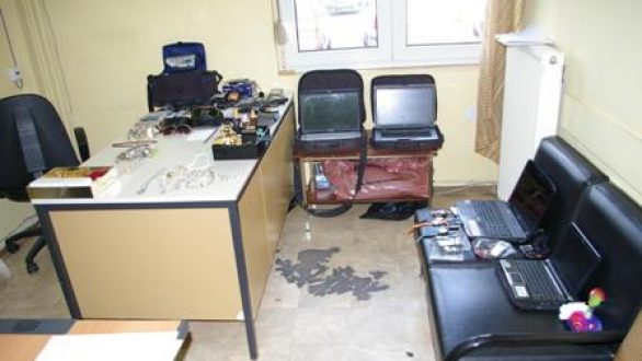 Πέταξαν τα κλεμμένα λαπτοπ στην άκρη και διέφυγαν κολυμπώντας στην Τουρκία