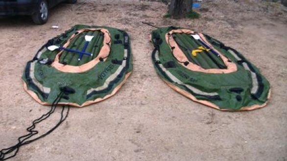 Βάρκες και κινητά, τα σύνεργα των διακινητών