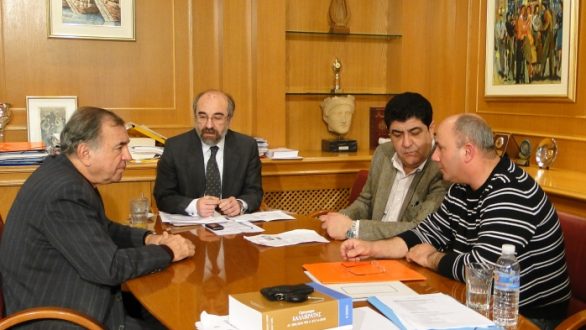Συνάντηση Λαμπάκη με Δήμαρχο Σαμοθράκης και Πρ. Επαγγελματιών και Ξενοδόχων