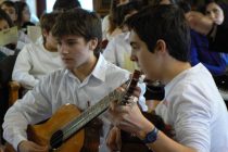 Εντυπωσίασαν τα παιδιά της Σαμοθράκης με το μουσικό τους ταλέντο