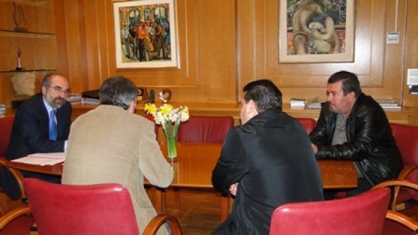 Λαμπάκης: Στηρίζουμε τους εργαζόμενους της ΕΝΚΛΩ