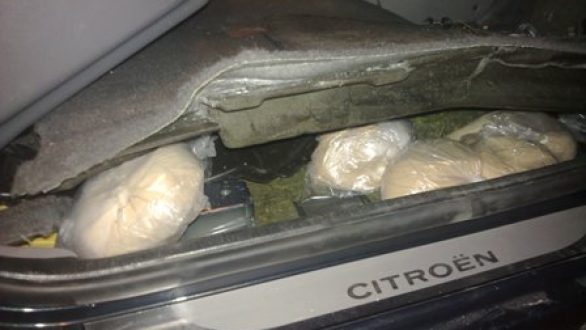 Με 2,5 κιλά ηρωίνη στο αυτοκίνητο συνελήφθησαν μέλη διεθνούς εγκληματικής οργάνωσης