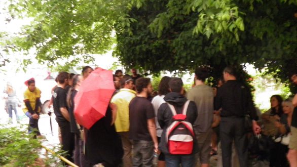 Υπό βροχή οι “αγανακτισμένοι”στην Ορεστιάδα.