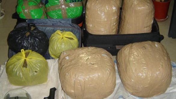 Δυο Έλληνες, δυο Αλβανοί και 28 κιλά ακατέργαστης κάνναβης… έπεσαν στα δίχτυα της Αστυνομίας στην Καβάλα