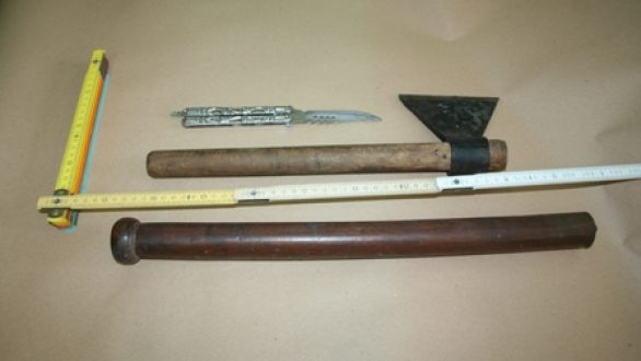 Με ρόπαλα και τσεκούρια κυκλοφορούσε 33χρονος στην Καβάλα