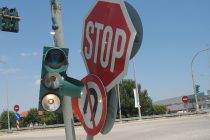 Σπασμένο παραμένει το πλαϊνό φανάρι στο νότιο κόμβο Ορεστιάδας… εδώ και δυο μήνες