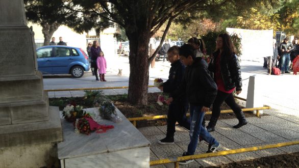 Κατάθεση στεφάνων με αφορμή την επέτειο του πολυτεχνείου στην Ορεστιάδα