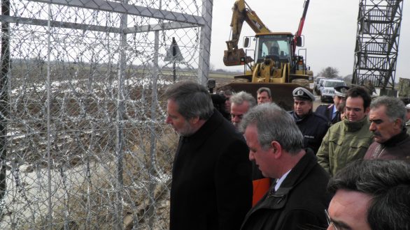 Γιάννης Πανούσης: Δεν πρέπει να αφαιρεθεί ο φράχτης στον Έβρο