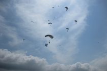 Με επιτυχία η ρίψη αλεξιπτωτιστών στην Αλεξανδρούπολη