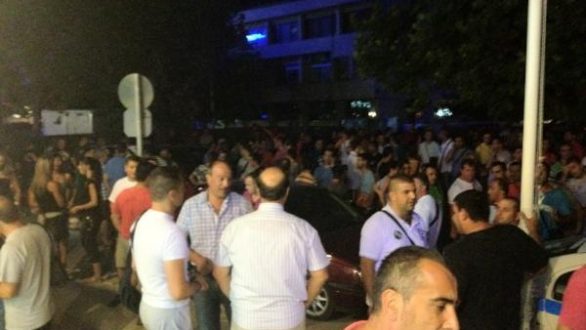 Συγκέντρωση διαμαρτυρίας στο Αστυνομικό Μέγαρο Ορεστιάδας (3/8 22:30)[VIDEO]