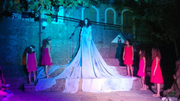 Πρόγραμμα Θεατρικής Παιδείας στη Σαμοθράκη – Συνέντευξη με την Μυρσίνη Λενούδια