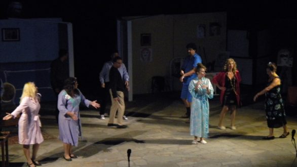 Ξεκίνησε το διαγωνιστικό μέρος του 13ου Πανελλήνιου Φεστιβάλ Ερασιτεχνικού Θεάτρου με “Το έκτο πάτωμα” του Alfred Gehri