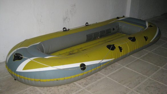 Συνελήφθη Αλγερινός που με πλαστική βάρκα μετέφερε μη νόμιμους μετανάστες στον Έβρο