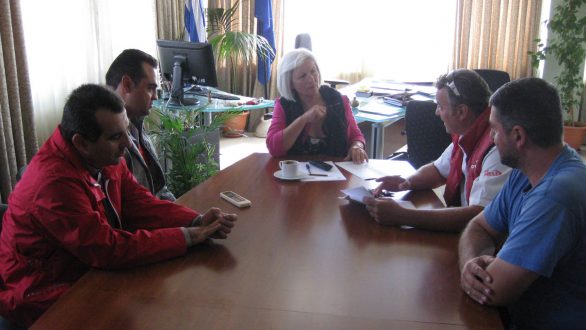 Επίδοση διακήρυξης από βενζινοπώλες στην Αντιπεριφερειάρχη Έβρου