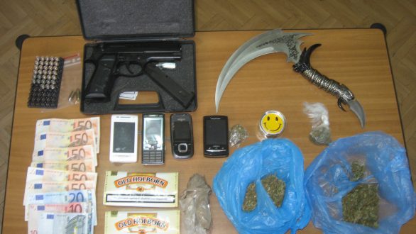 Σύλληψη τριών ημεδαπών στην Αλεξανδρούπολη για κατοχή ναρκωτικών – Οι δύο εξ αυτών κατηγορούνται και για παράνομη οπλοκατοχή