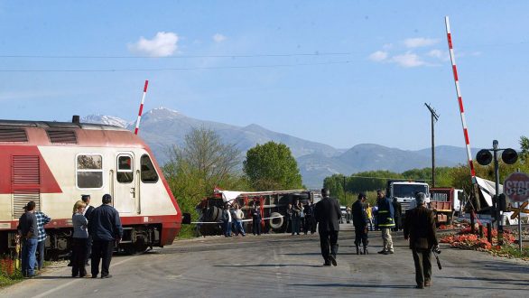 Θανατηφόρο τροχαίο με όχημα που παραβίασε φυλασσόμενη σιδηροδρομική διάβαση στην Αλεξανδρούπολη – Σε σοβαρή κατάσταση ο οδηγός του Ι.Χ. φορτηγού