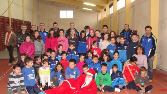 Χριστουγεννιάτικη γιορτή με παιχνίδια και μουσική για παιδιά του Στίβου του ΜΓΣ Εθνικού