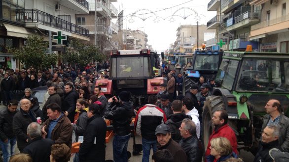Με επιτυχία η σύγκεντρωση διαμαρτυρίας στην Ορεστιάδα – Με αναμμένες τις μηχανές των τρακτέρ οι αγρότες αναμένουν τις αποφάσεις της κυβέρνησης