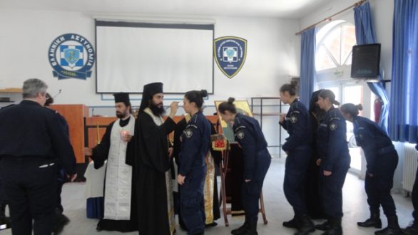 Ο μητροπολίτης Δαμασκηνός ευλόγησε τους δόκιμους αστυφύλακες τελώντας το μυστήριο του Ευχελαίου