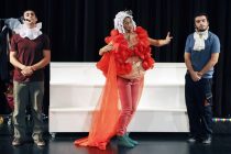 Η παιδική παράσταση «ΕΝΑ ΣΠΙΤΙ ΠΑΡΑΜΥΘΙΑ» της Λίνας Νικολακοπούλου και του Σταμάτη Κραουνάκη στην Αλεξανδρούπολη