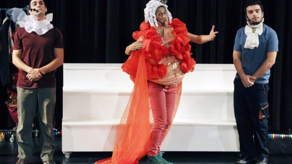 Η παιδική παράσταση «ΕΝΑ ΣΠΙΤΙ ΠΑΡΑΜΥΘΙΑ» της Λίνας Νικολακοπούλου και του Σταμάτη Κραουνάκη στην Αλεξανδρούπολη