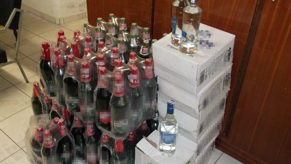 Σύλληψη για λαθρεμπόριο αλκοολούχων ποτών.