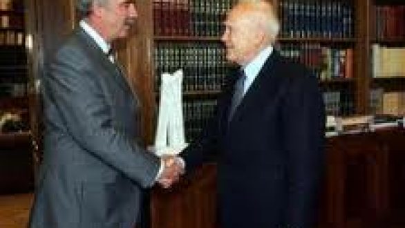 Η συνάντηση του Προέδρου της Δημοκρατίας κ.Καρολου Παπούλια με τον πρόεδρο της βουλής των ελλήνων κ.Ευαγγελο Μεϊμαράκη στο προεδρικό μέγαρο  και όσα είπαν.