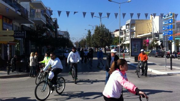 Με μεγάλη συμμετοχή πραγματοποιήθηκε η ποδηλατική συγκέντρωση-ποδηλατοβόλτα πρόληψης κατά του καρκίνου του μαστού