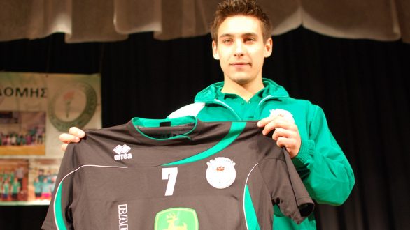 Ανανέωσε και ο Κωνσταντινίδης