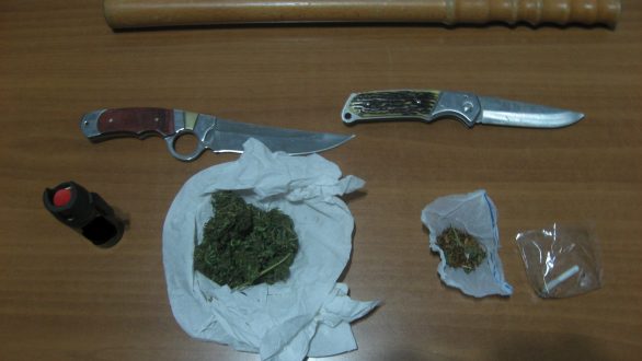 Συνελήφθη για κατοχή όπλων και ναρκωτικών