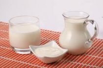 Σε δημόσια διαβούλευση ο κανονισμός απονομής σήματος για γάλα και γαλακτοκομίκα