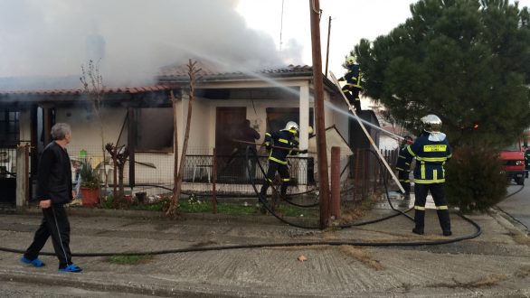 Στις φλόγες παραδόθηκε οικία στην Ορεστιάδα