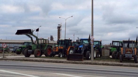 Αποχωρούν τα τρακτέρ από το μπλόκο της ΕΒΖ
