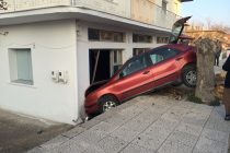 Τροχαίο ατύχημα στην Οινόη. Τραυματίστηκε ελαφριά ο συνοδηγός του αυτοκινήτου