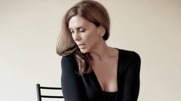 Η  ΠΟΡΝΗ  ΑΠΟ  ΠΑΝΩ Με  την  Κατερίνα  Διδασκάλου  στο  Θέατρο  ΔΙΟΝΥΣΟΣ Σήμερα και αύριο.