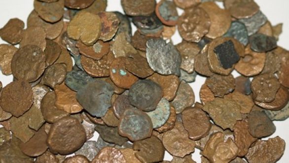 Συνελήφθησαν για μια χούφτα… αρχαία νομίσματα