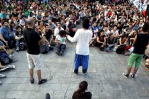 “Αναξιόπιστα” τα ελληνικά αυτιά άκουσαν ότι ήθελαν – Η αλήθεια για τα συνθήματα των Ισπανών