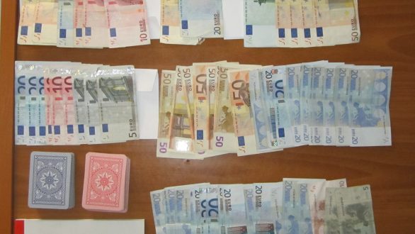 Σύλληψη πέντε για διενέργεια παράνομου τυχερού παιγνίου