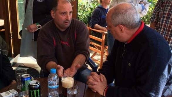 Βοηθήστε μας να μείνουμέ οι νέοι στον τόπο μας λένε στον Τέρενς Κουίκ στην Καβάλα