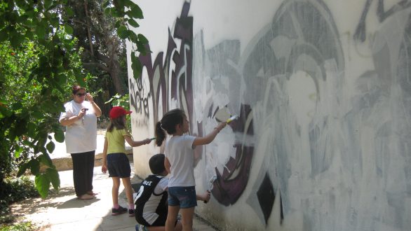 Η πρώτη δράση των μελών της uplo στον υπαίθριο xώρο του Παλιού Νοσοκομείου Αλεξανδρούπολης