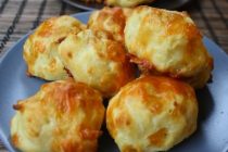 Συνταγή:Αφράτα, φουσκωτά ψωμάκια με τυρί τσένταρ