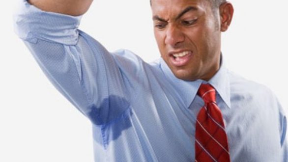 Διώξτε τους λεκέδες από ιδρώτα από τα ρούχα