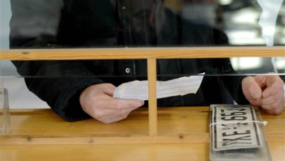 Επιστρέφονται πινακίδες και άδειες λόγω Χριστουγέννων