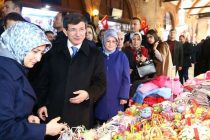 Αιφνιδιαστική επίσκεψη Νταβούτογλου στο ελληνικό φυλάκιο στις Καστανιές.Αεροδρόμιο υποσχέθηκε στους κάτοικους της Αδριανούπολης