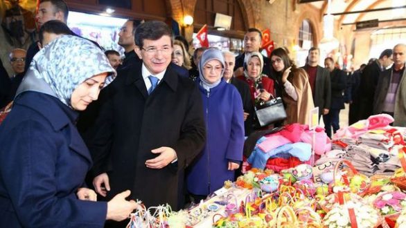 Αιφνιδιαστική επίσκεψη Νταβούτογλου στο ελληνικό φυλάκιο στις Καστανιές.Αεροδρόμιο υποσχέθηκε στους κάτοικους της Αδριανούπολης