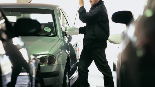 Έκαναν “βόλτα με κλεμμένο αμάξι”