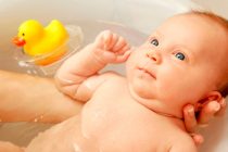 Οδηγός νέων μαμάδων: Το μπάνιο του μωρού