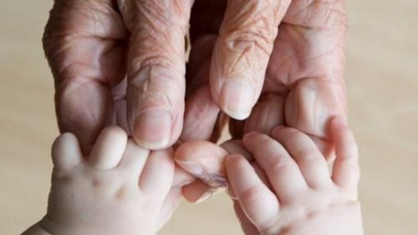 Έξι πράγματα που κάνουν τις γιαγιάδες και τους παππούδες καλύτερους από τους γονείς!